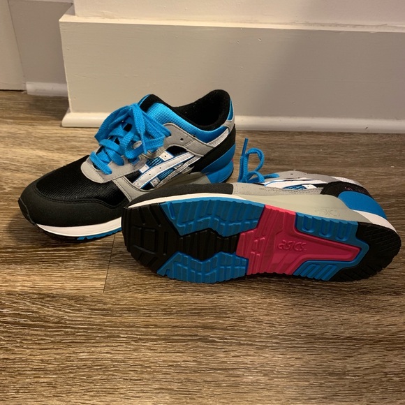 ASICS - Picture 4 of 5